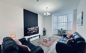 Spanish City View 1, Stylish Sea Front Apartment Free Onsite Parking
